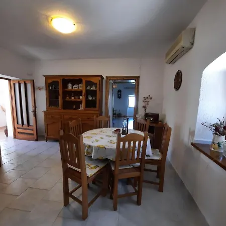 Casa de Férias Stone House In Dobrec With Sea View & Jacuzzi *