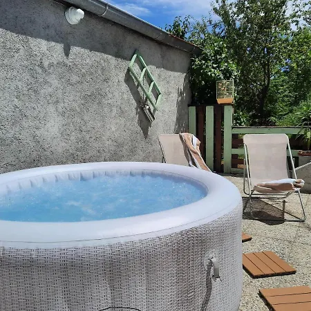 Stone House In Dobrec With Sea View & Jacuzzi Casa de Férias *