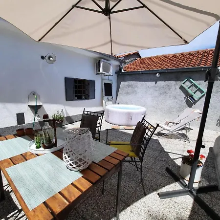 Stone House In Dobrec With Sea View & Jacuzzi Casa de Férias
