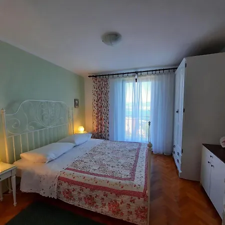 Stone House In Dobrec With Sea View & Jacuzzi Casa de Férias Lovran