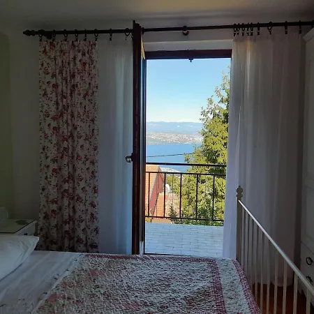 Stone House In Dobrec With Sea View & Jacuzzi Casa de Férias *