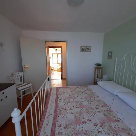 Casa de Férias Stone House In Dobrec With Sea View & Jacuzzi Lovran