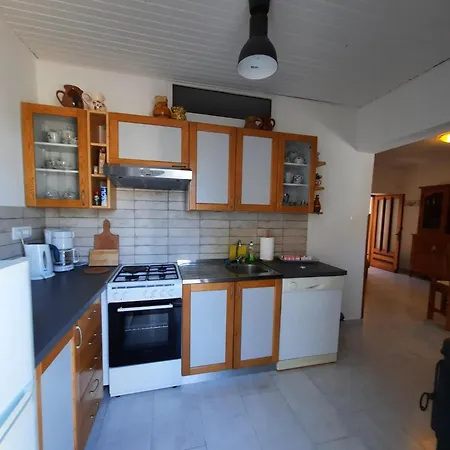 Casa de Férias Stone House In Dobrec With Sea View & Jacuzzi