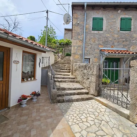 Stone House In Dobrec With Sea View & Jacuzzi Casa de Férias *