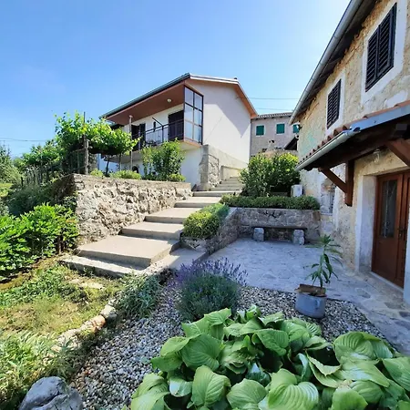 Stone House In Dobrec With Sea View & Jacuzzi Casa de Férias *