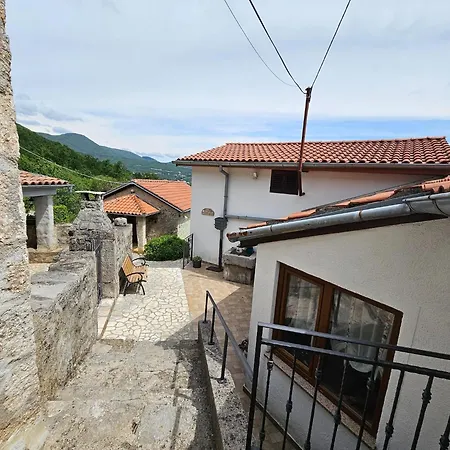 Сasa de vacaciones Stone House In Dobrec With Sea View & Jacuzzi